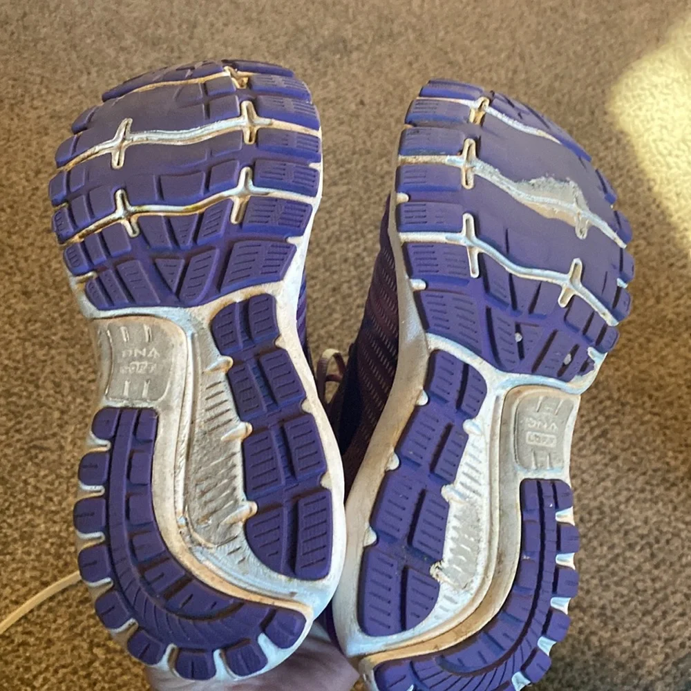 Womens Brooks size 8 - Picture 3 of 7